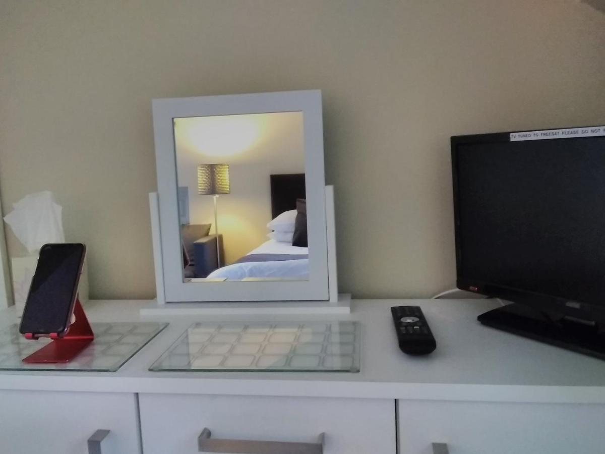 Windermere Studio Rooms - With Free Car Parking Onsite Екстер'єр фото