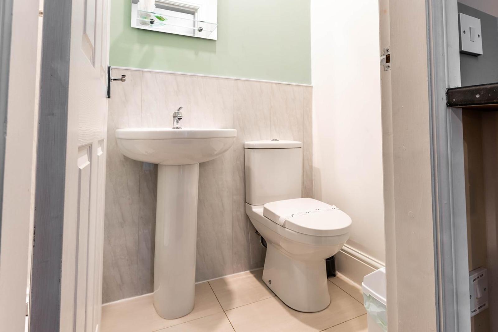 Windermere Studio Rooms - With Free Car Parking Onsite Екстер'єр фото