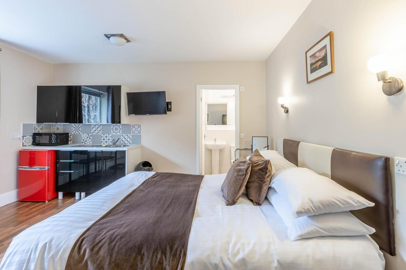 Windermere Studio Rooms - With Free Car Parking Onsite Екстер'єр фото