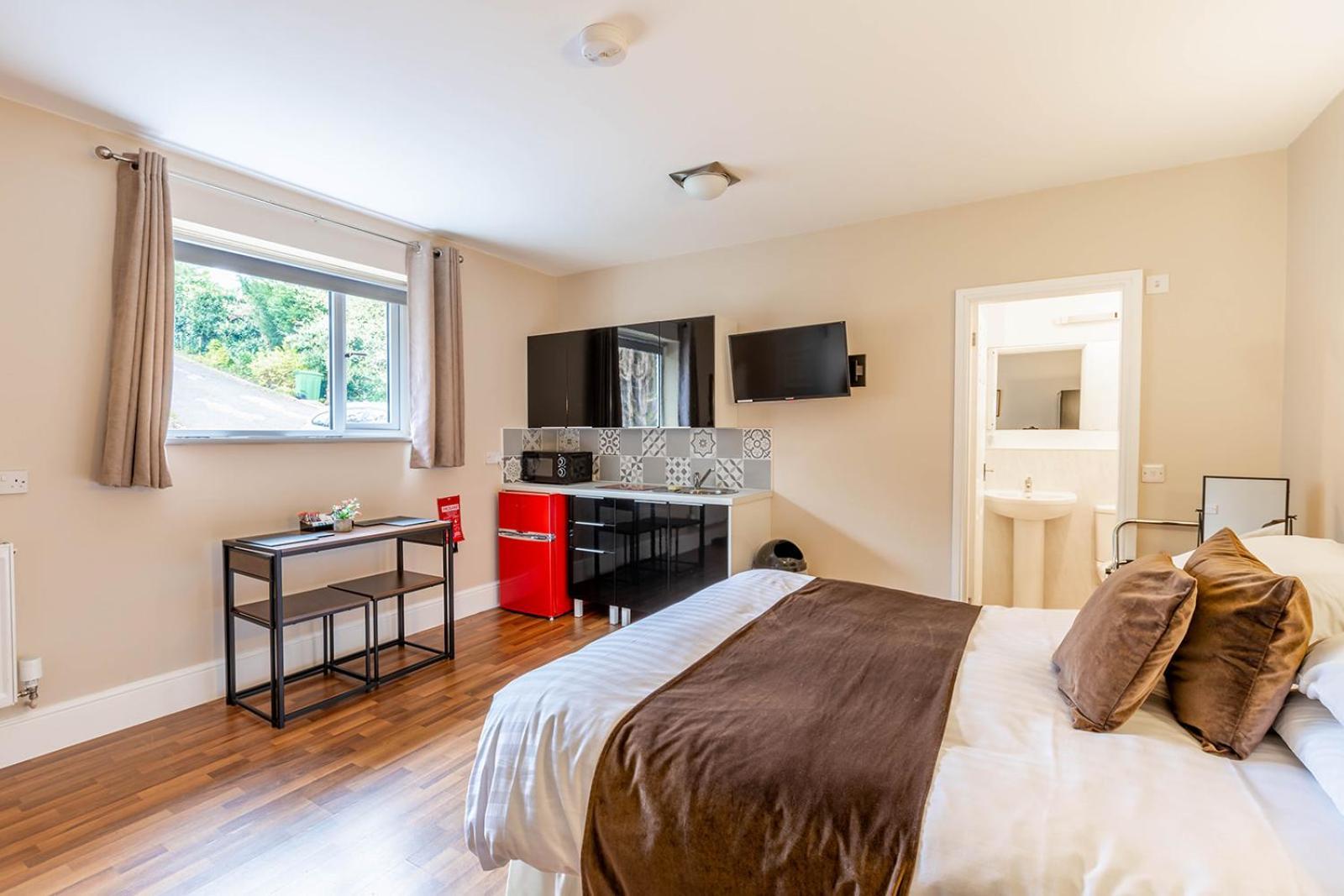 Windermere Studio Rooms - With Free Car Parking Onsite Екстер'єр фото