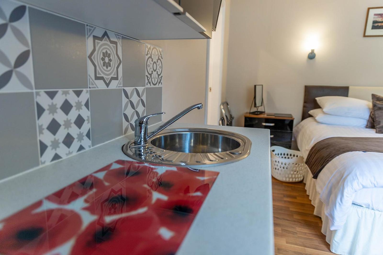 Windermere Studio Rooms - With Free Car Parking Onsite Екстер'єр фото