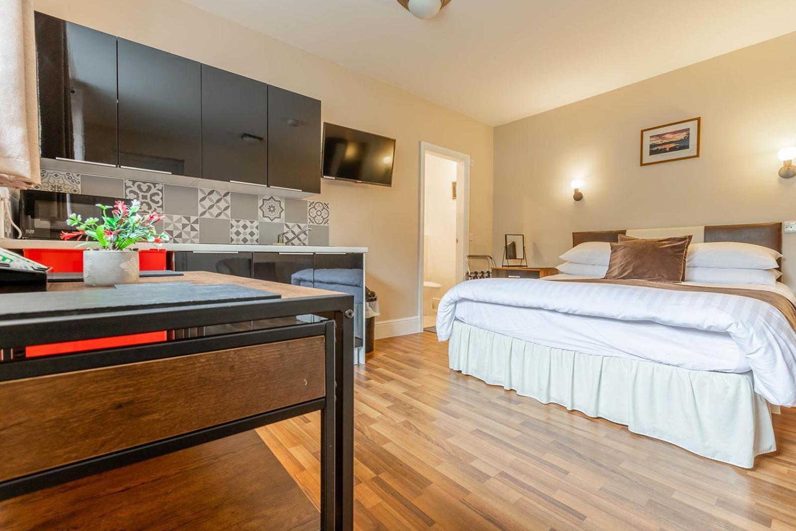 Windermere Studio Rooms - With Free Car Parking Onsite Екстер'єр фото