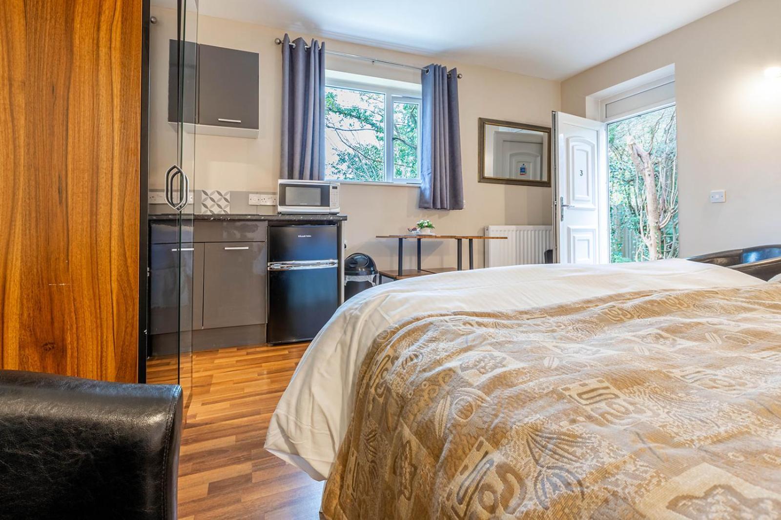 Windermere Studio Rooms - With Free Car Parking Onsite Екстер'єр фото