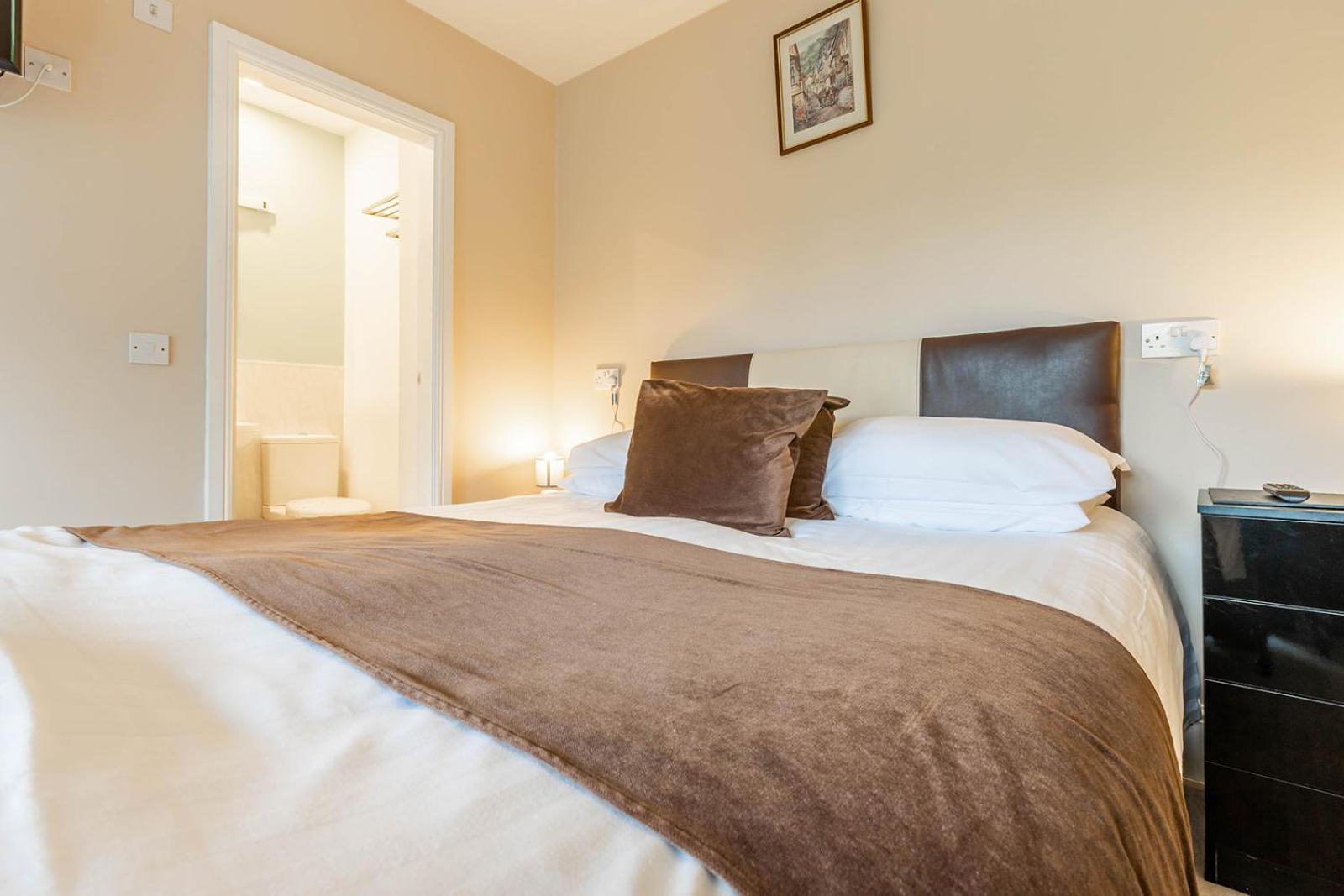 Windermere Studio Rooms - With Free Car Parking Onsite Екстер'єр фото