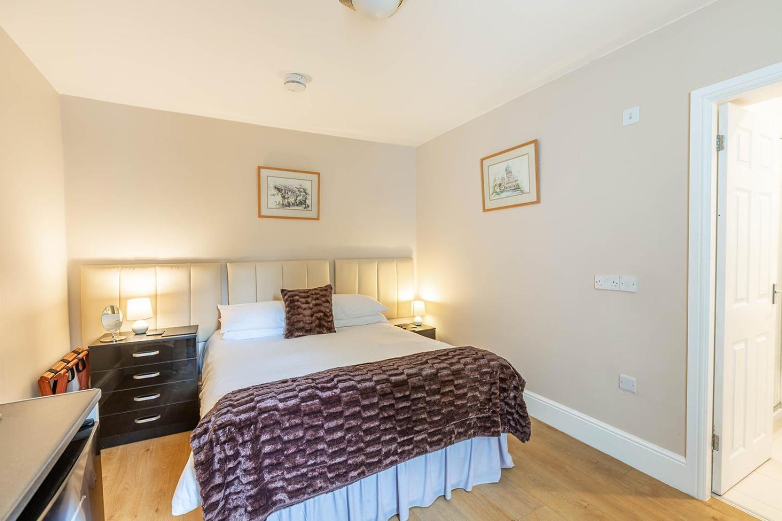 Windermere Studio Rooms - With Free Car Parking Onsite Екстер'єр фото