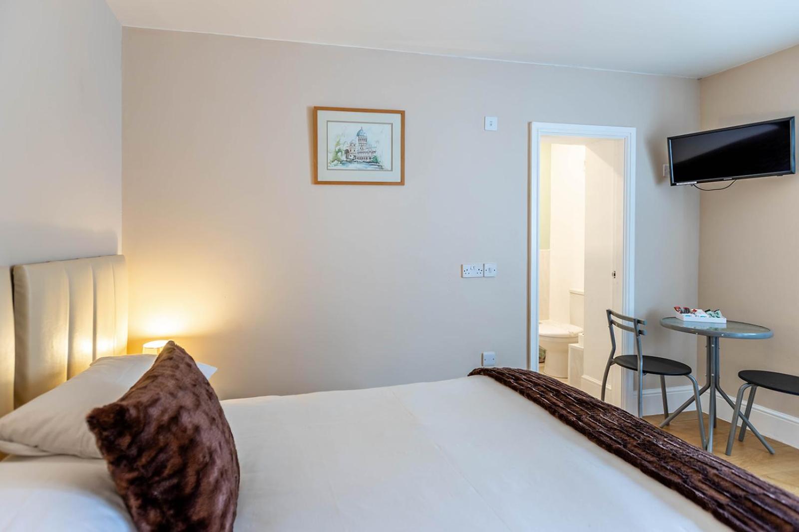 Windermere Studio Rooms - With Free Car Parking Onsite Екстер'єр фото